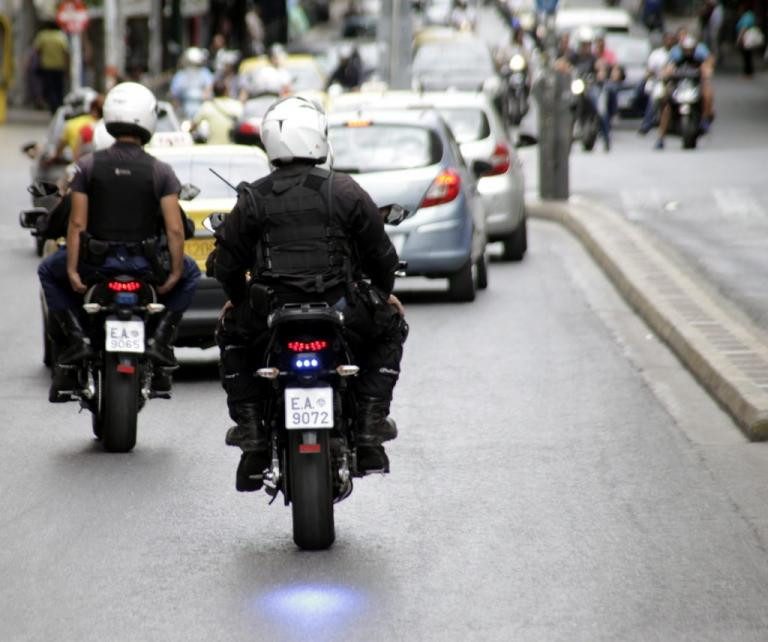 Άνδρας δάγκωσε στο πρόσωπο και τραυμάτισε σοβαρά αστυνομικό της ΔΙΑΣ
